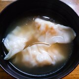 エビ入り水餃子の中華スープ